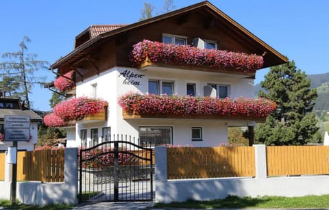 Alpenheim Bed and Breakfast in Dobbiaco