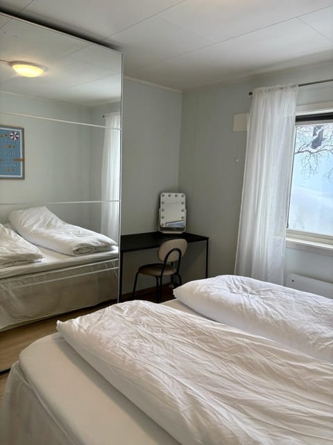 Spacious house - Free parking - King beds Villa in Tromso