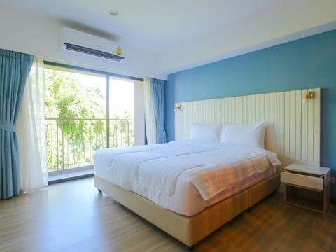 Day, Photo of the whole room