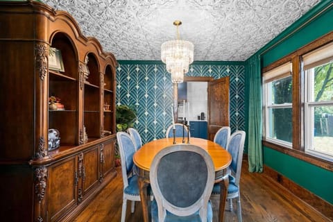 Seating area, Dining area