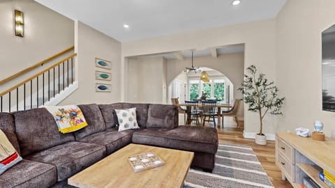 Luxe by the Lake - Pool Access House in Chikaming Township