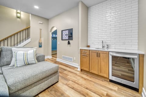 Luxe by the Lake - Pool Access House in Chikaming Township