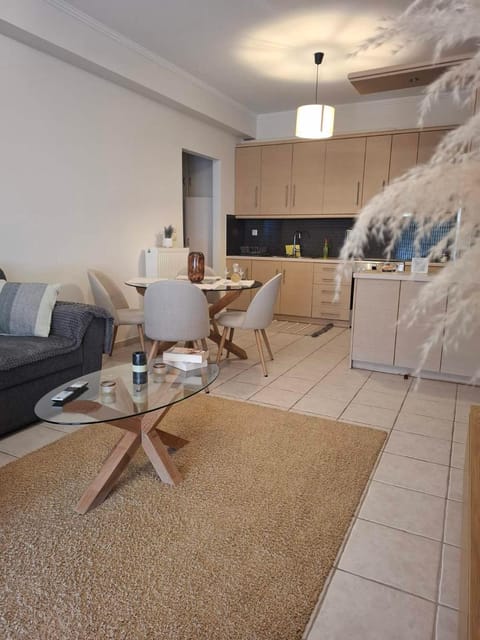 Seating area, Dining area, kitchen