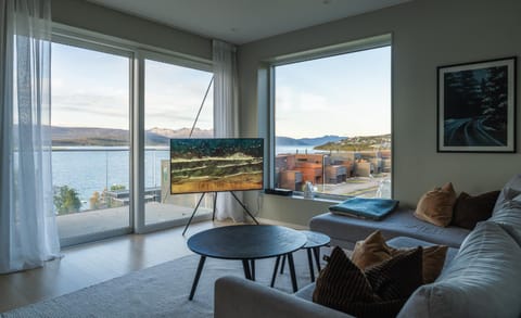 Communal lounge/ TV room, TV and multimedia, Living room, Seating area, Evening entertainment, Mountain view, Sea view
