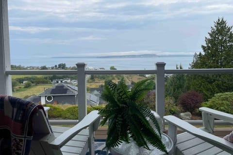 Saratoga (Upstairs) House in Hansville