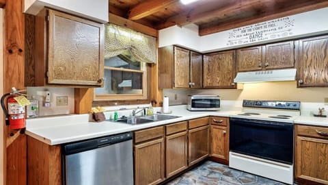 Hillside Hideaway House in Sevierville