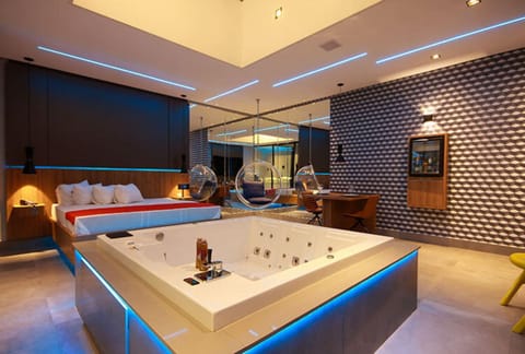 Bed, Hot Tub, Photo of the whole room, Bedroom, minibar, air conditioner