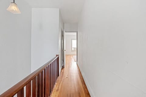 The Tarpon Flat Bright 1BR Downtown Retreat Apartment in Tarpon Springs