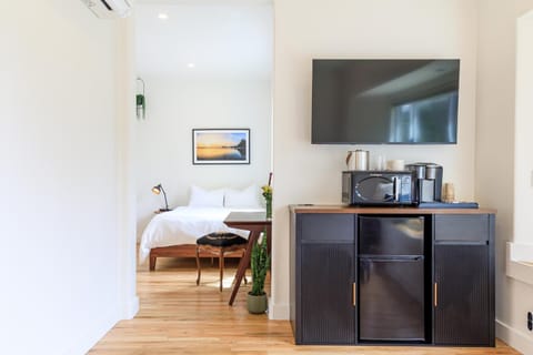 TV and multimedia, Coffee/tea facilities, microwave