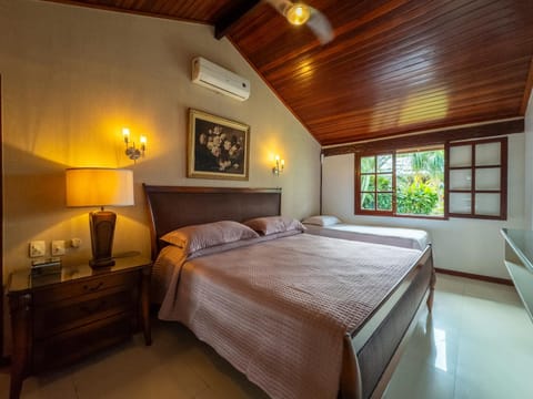 Bed, Photo of the whole room, Bedroom, air conditioner