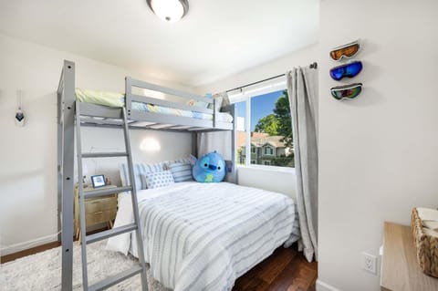 Green Lake 3BR Retreat Rare Large Garage House in Green Lake