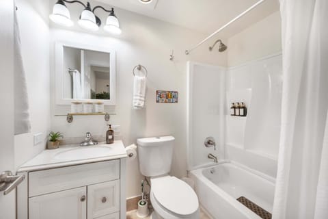 Green Lake 3BR Retreat Rare Large Garage House in Green Lake