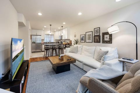 Green Lake 3BR Retreat Rare Large Garage House in Green Lake