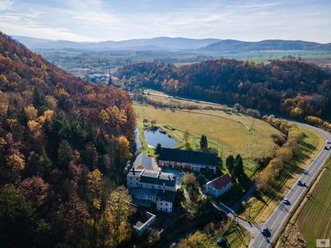 Property building, Day, Neighbourhood, Natural landscape, Bird's eye view, Mountain view
