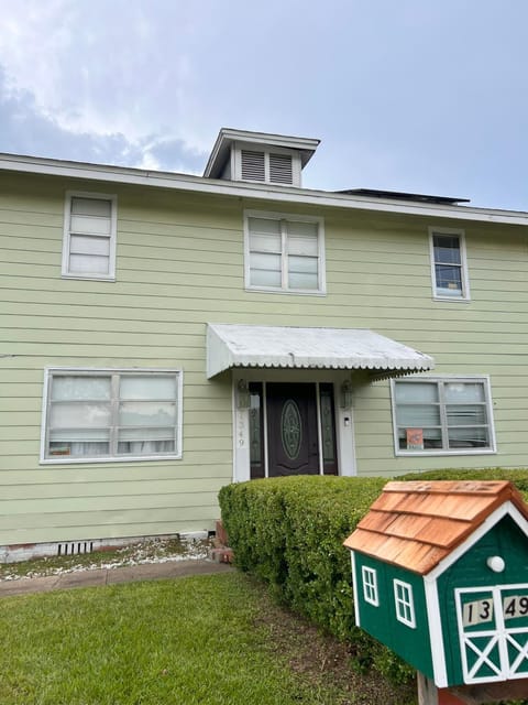 Private Guest Room 5 Min and less from FAMU, FSU, Downtown- TheDollHouse Vacation rental in Tallahassee