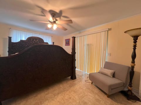 Private Guest Room 5 Min and less from FAMU, FSU, Downtown- TheDollHouse Vacation rental in Tallahassee