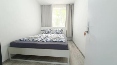 Property building, Bed, Bedroom