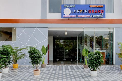 Facade/entrance