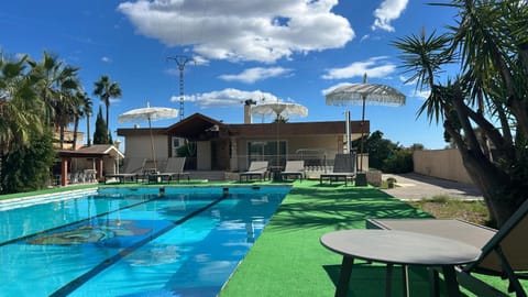 Swimming pool