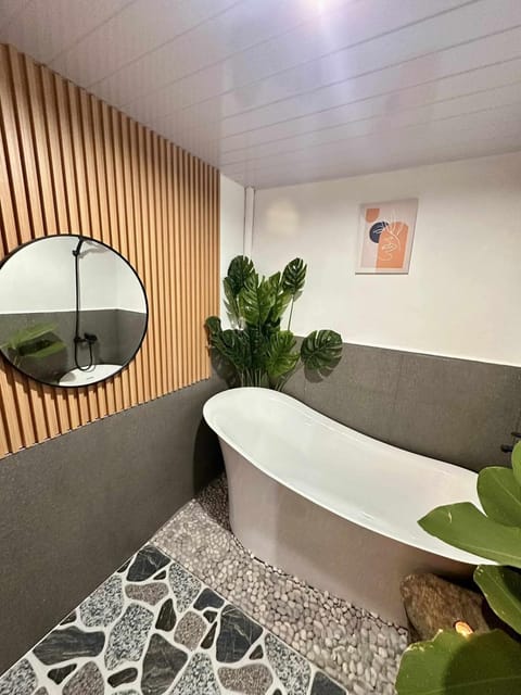 Hot Tub, Bath