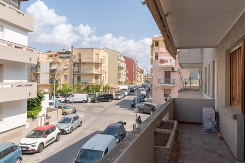 Property building, Day, Neighbourhood, View (from property/room), Balcony/Terrace, City view, Street view, Location, Parking