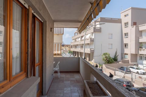 Property building, Patio, Day, Neighbourhood, View (from property/room), Balcony/Terrace, Seating area, City view, Street view, Parking