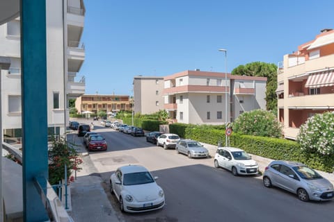 Property building, Day, Neighbourhood, City view, Street view, Parking