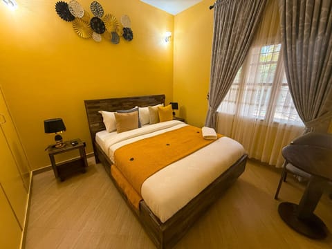 Photo of the whole room, Bedroom