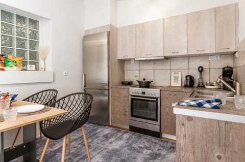 Property building, Kitchen or kitchenette, Living room