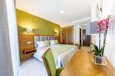 Bathroom, TV and multimedia, air conditioner