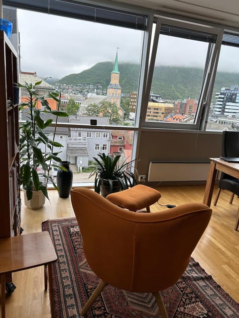 Natural landscape, View (from property/room), Living room, Seating area, City view, Mountain view