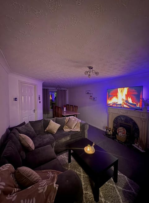 Tartan Nest- Entire house- Sleeps 8 guests Apartment in Glasgow