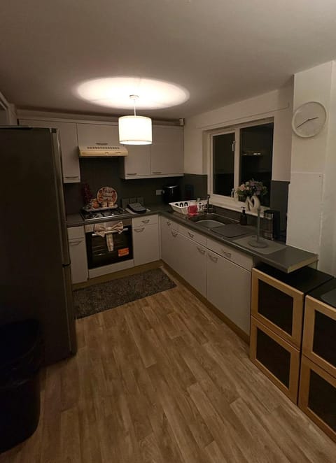 Tartan Nest- Entire house- Sleeps 8 guests Apartment in Glasgow