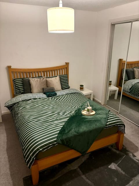 Tartan Nest- Entire house- Sleeps 8 guests Apartment in Glasgow