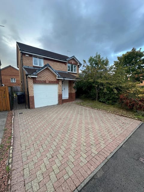 Tartan Nest- Entire house- Sleeps 8 guests Apartment in Glasgow