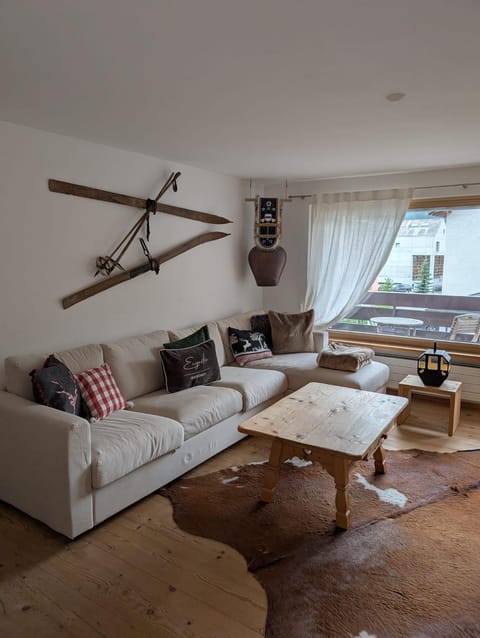 Wunderschöne 3 Zimmerwohnung mit Bergblick in Celerina Apartment in Saint Moritz