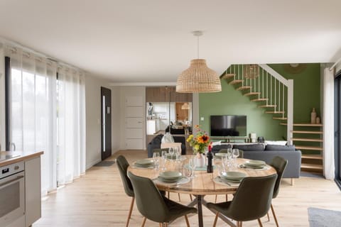 Communal lounge/ TV room, Seating area, Dining area