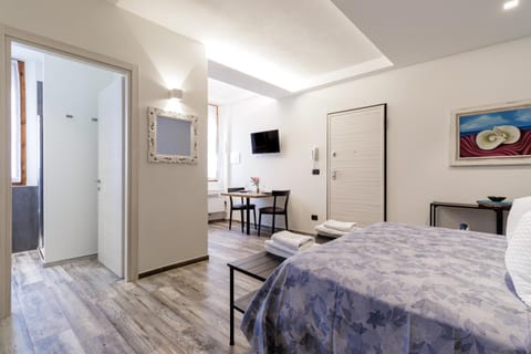 Bed, TV and multimedia, Photo of the whole room, Seating area, Dining area, Bedroom