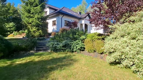 Property building, Day, Natural landscape, Garden, Garden view