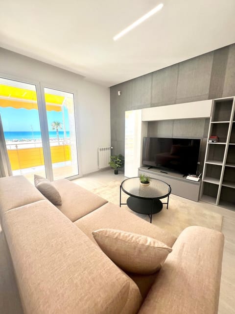 Communal lounge/ TV room, TV and multimedia, Seating area, Evening entertainment