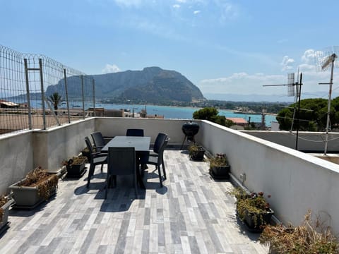 Property building, Nearby landmark, Day, Natural landscape, View (from property/room), Balcony/Terrace, Dining area, Mountain view, Sea view