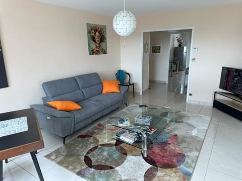 Communal lounge/ TV room, Living room, Seating area