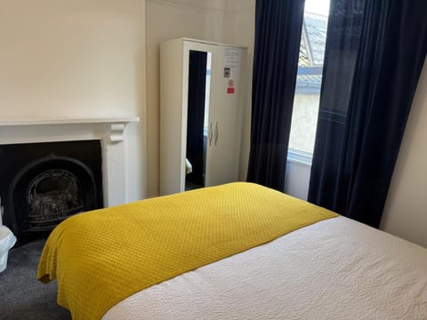 Comfortable Room 4 Bed and Breakfast in Bristol