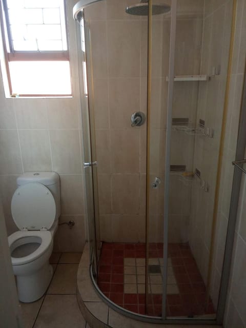 Shower, Toilet