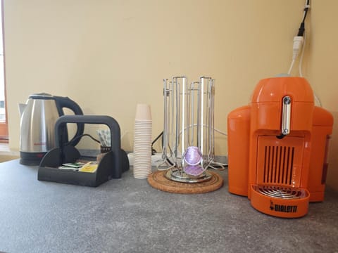 Coffee/tea facilities, Kitchen or kitchenette