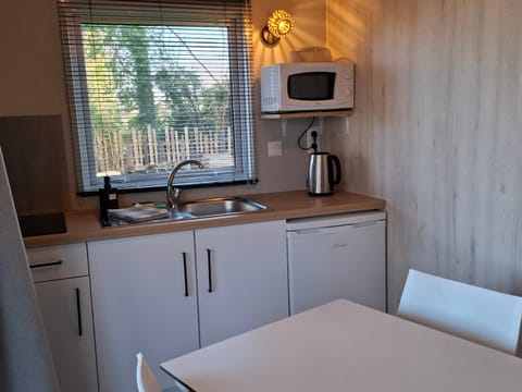 Coffee/tea facilities, Kitchen or kitchenette, Dining area, Garden view, pet friendly, stove