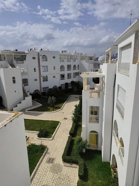 Property building, Neighbourhood