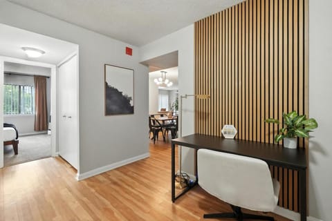 City Luxry Free Parking Sleeps 8 Prime Loc Apartment in Crystal City