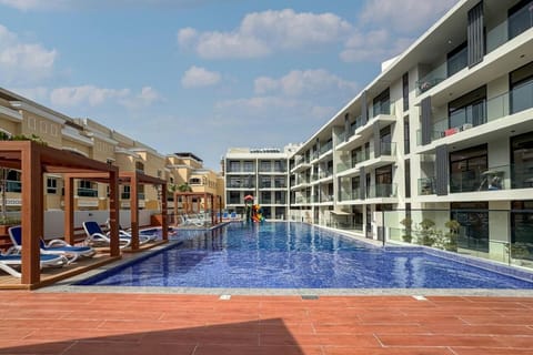 Pool view, Swimming pool, sunbed