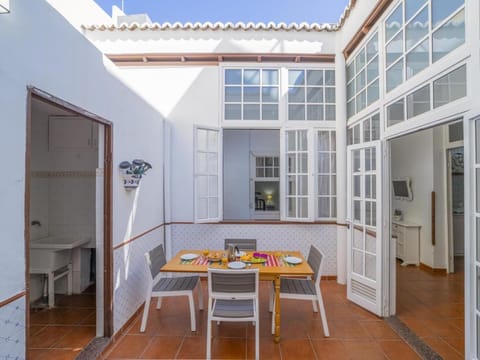 Patio, Dining area